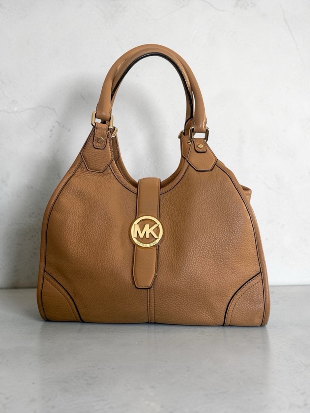 Michael Kors Bag Large Hudson Camel Leather Tote Gold Logo Shoulder Bag - Picture 9 of 9